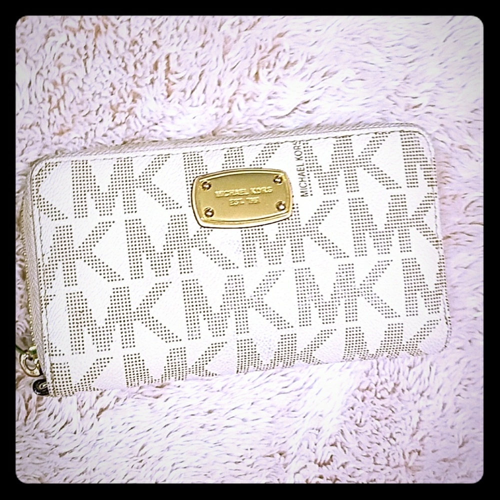 Michael Kors Zipper Wallet